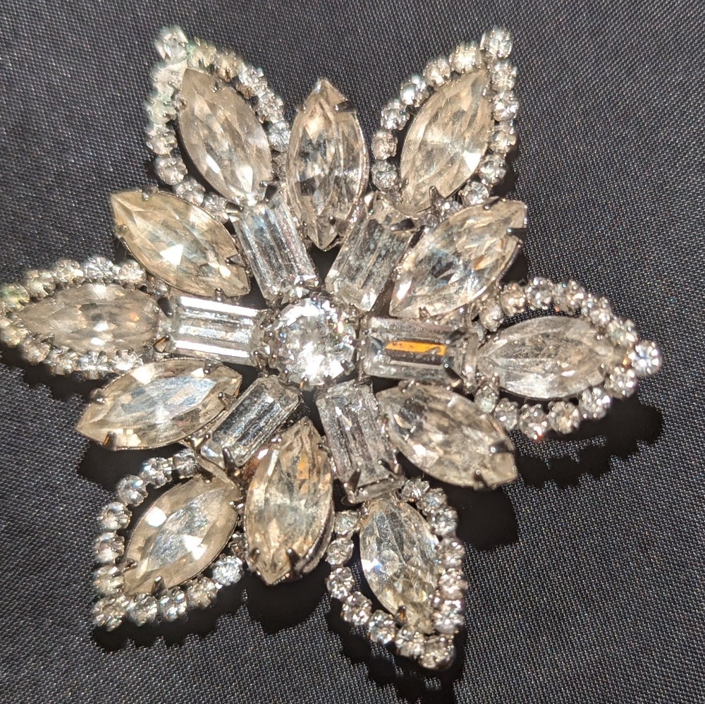 Sparkling Silver Starburst Brooch